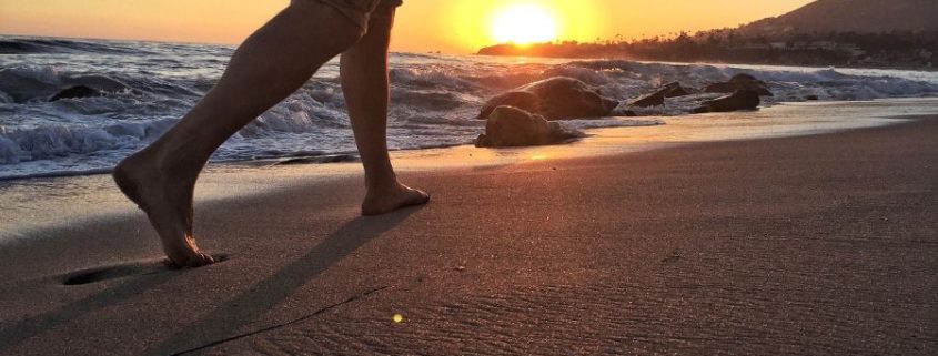 Beneficios de pasear por la playa en invierno por Estepona 01