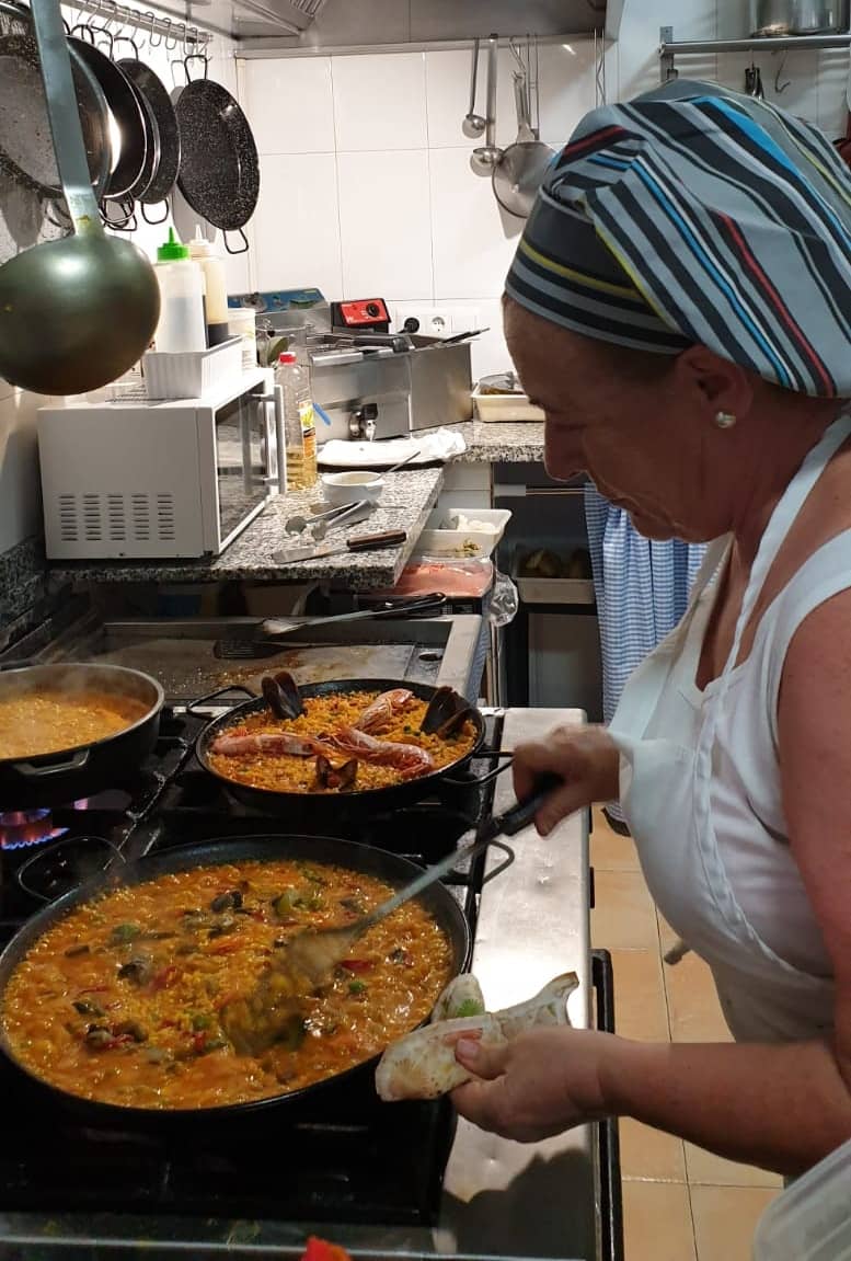 Ana Moreno, chef de los mejores arroces Estepona El Hatillo.jpeg
